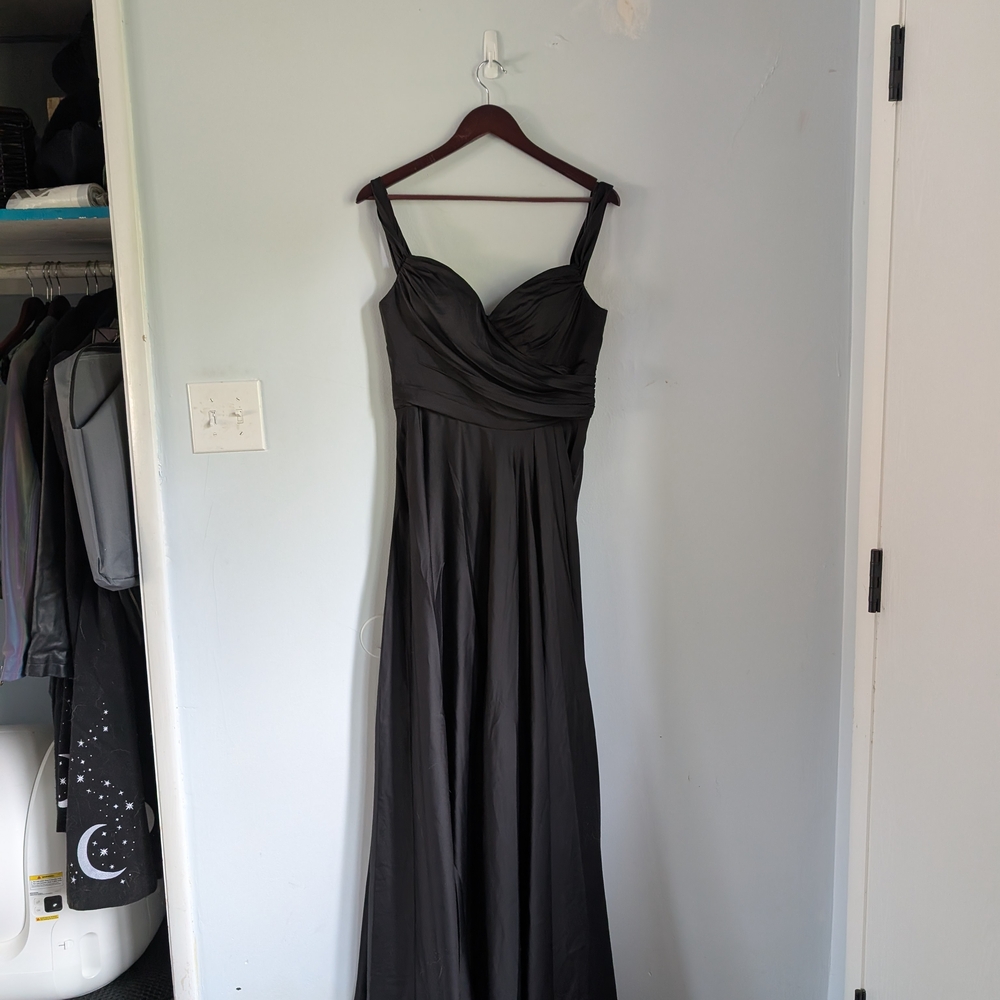 Elegant Black Sleeveless Sweetheart Maxi Dress for Weddings